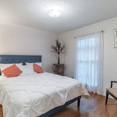 Short Drive To Ft. Jackson, Screened Porch, 3 TVs