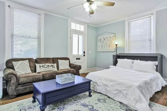 Walk to WB Stadium, Close to USC Campus & Downtown