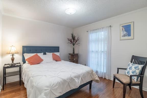 Short Drive To Ft. Jackson, Screened Porch, 3 TVs