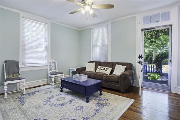 Walk to WB Stadium, Close to USC Campus & Downtown